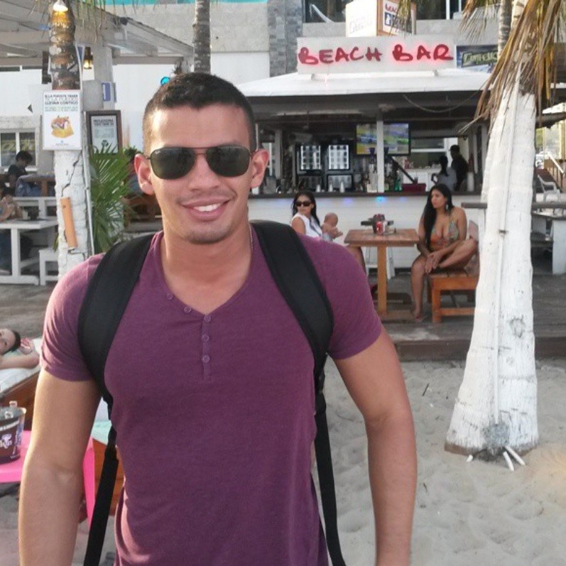 Photograph of Arnaldo Torrealba in front of a bar on a beach in Margarita - Venezuela